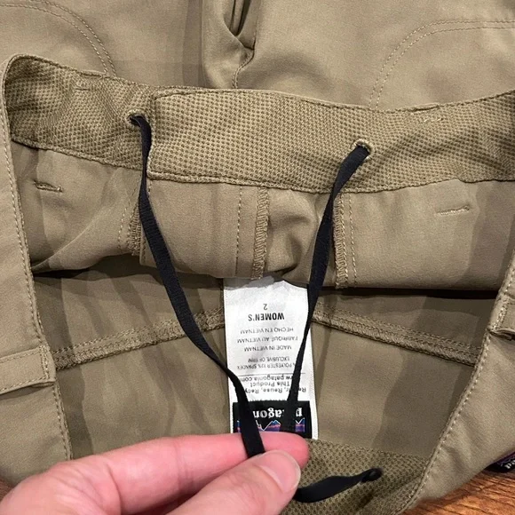 PATAGONIA Womens Happy Hike Capri Pants Zip Pockets Stretch Tan Green Size 2 - Picture 7 of 9